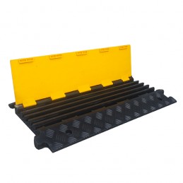 Passage de câbles robuste...