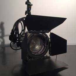 FILMGEAR FRESNEL 1KW + VOLETS